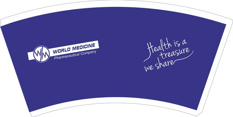 Картонена чаша 8 oz World Medicine — бяло лого на тъмносин фон, печат до ръба, разгъвка